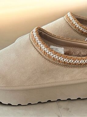 Kate & Olivia size 8 platform suede Slip-On Clog.. new with tags